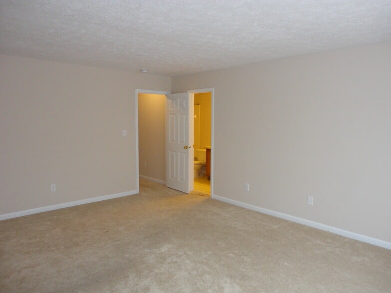 Building Photo - 2820 Dawnlake Dr