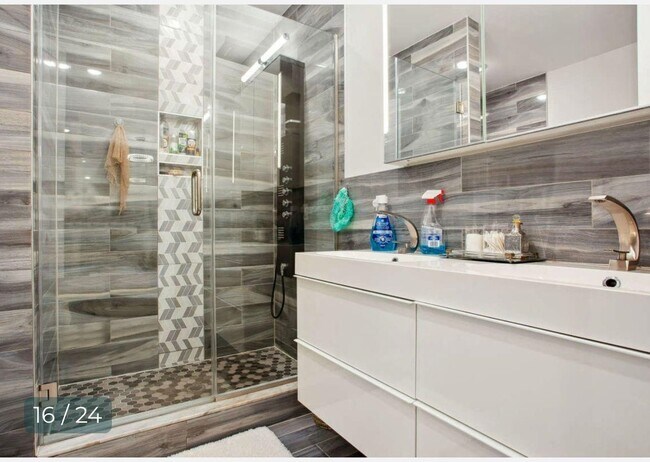 Building Photo - 65 Corbin Ave