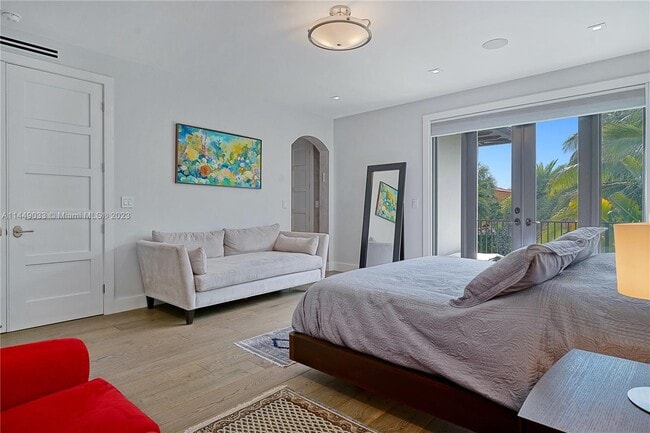 Building Photo - 3747 Prairie Ave