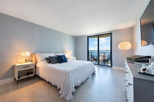 Building Photo - 12000 N Bayshore Dr