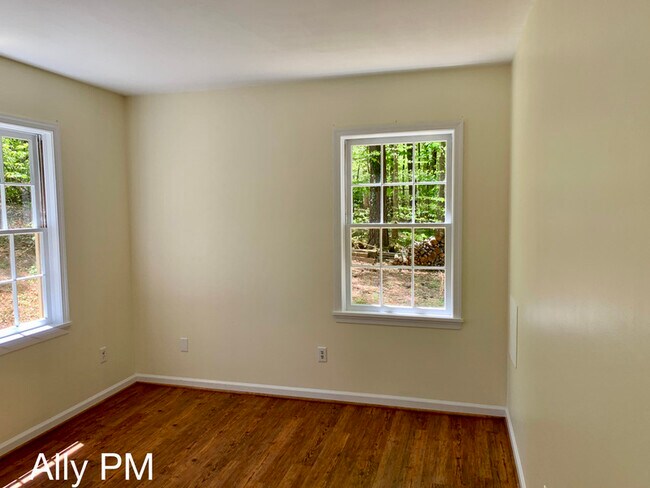 Building Photo - 1180 Fox Ridge Dr