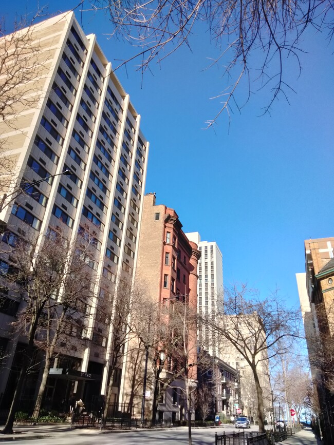 Primary Photo - 30 E Division St