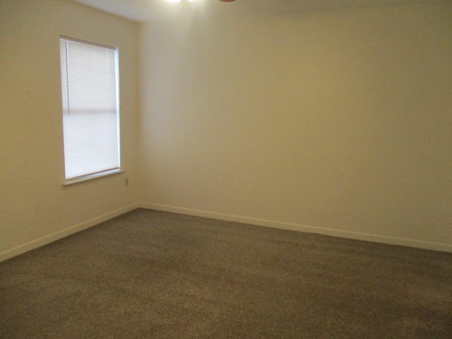 Building Photo - 206 Ann Cir