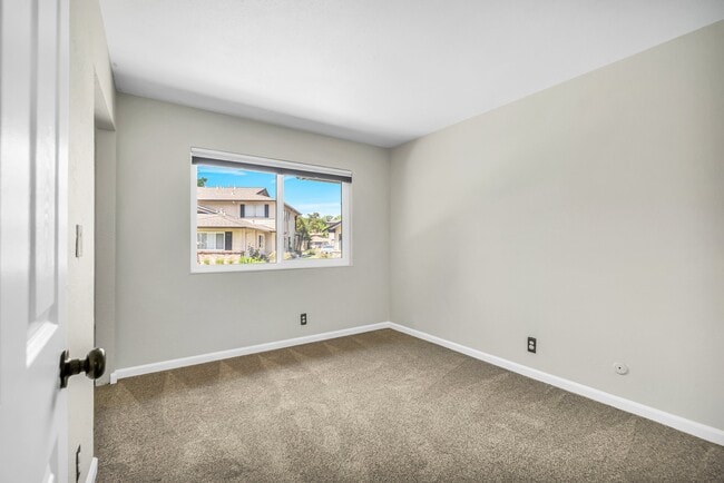 Building Photo - 1035 Mohr Ln
