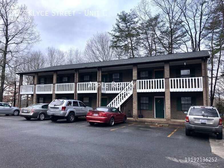 Building Photo - 1027 Klyce St