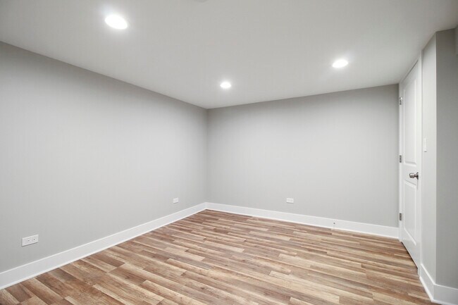 Building Photo - 605 N Wille St