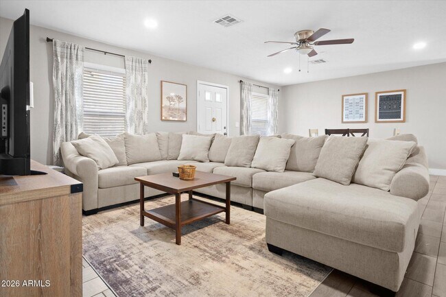 Building Photo - 1211 W Palomino Dr