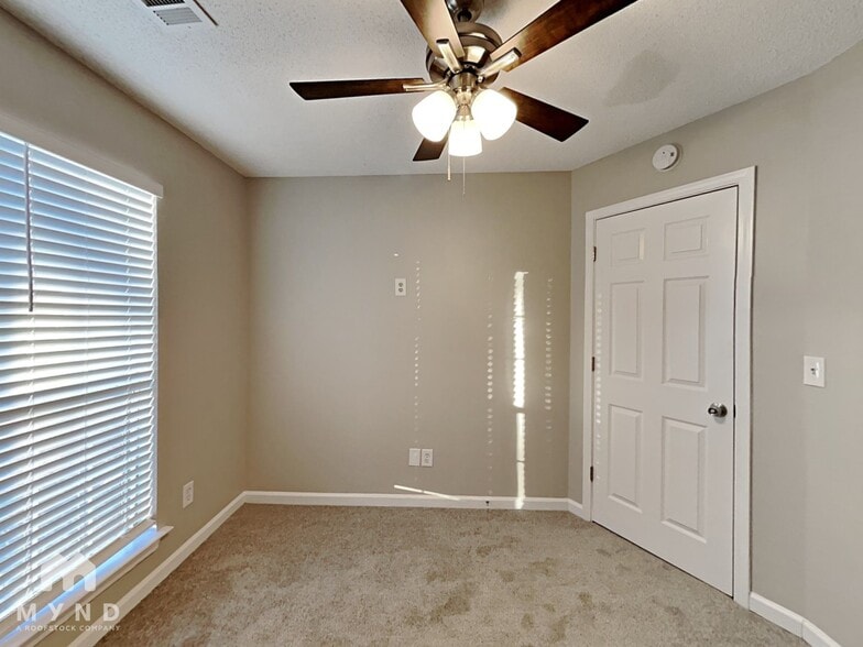 Building Photo - 3000 Tudor Dr