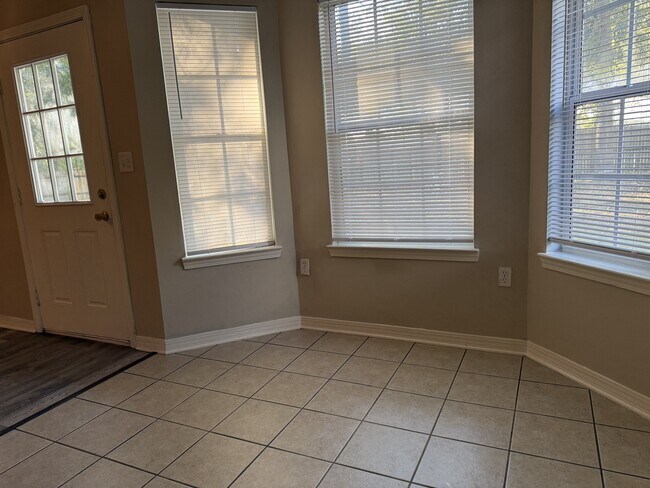 Building Photo - 192 Mary Ln