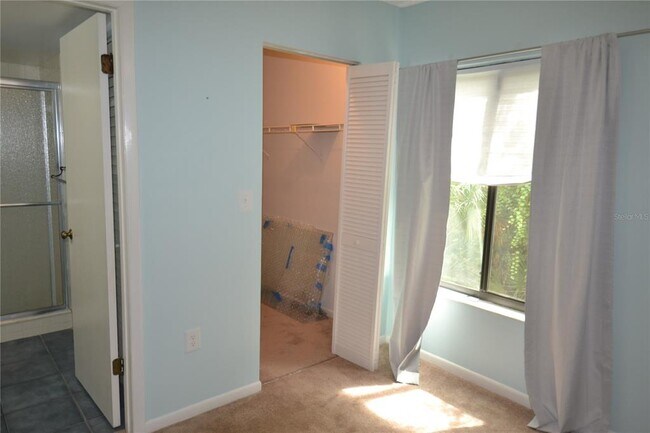 Building Photo - 3232 Lake Pine Way E