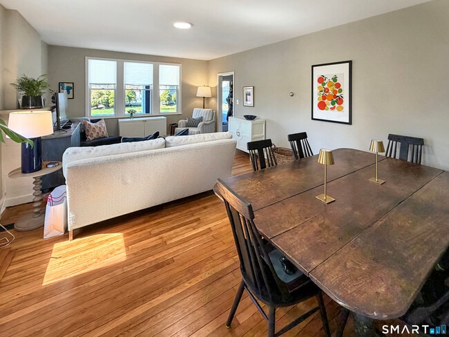 Building Photo - 5 Westwood Rd