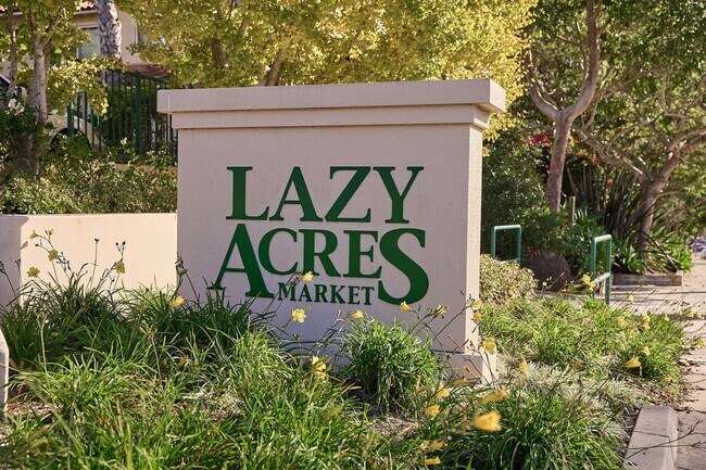 Building Photo - Catch the Wave of Modern Comfort at Our Reef Oasis