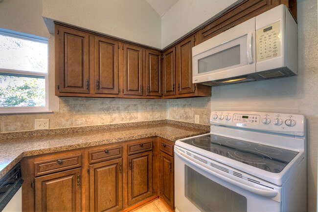 Building Photo - 93 Lakeview Village