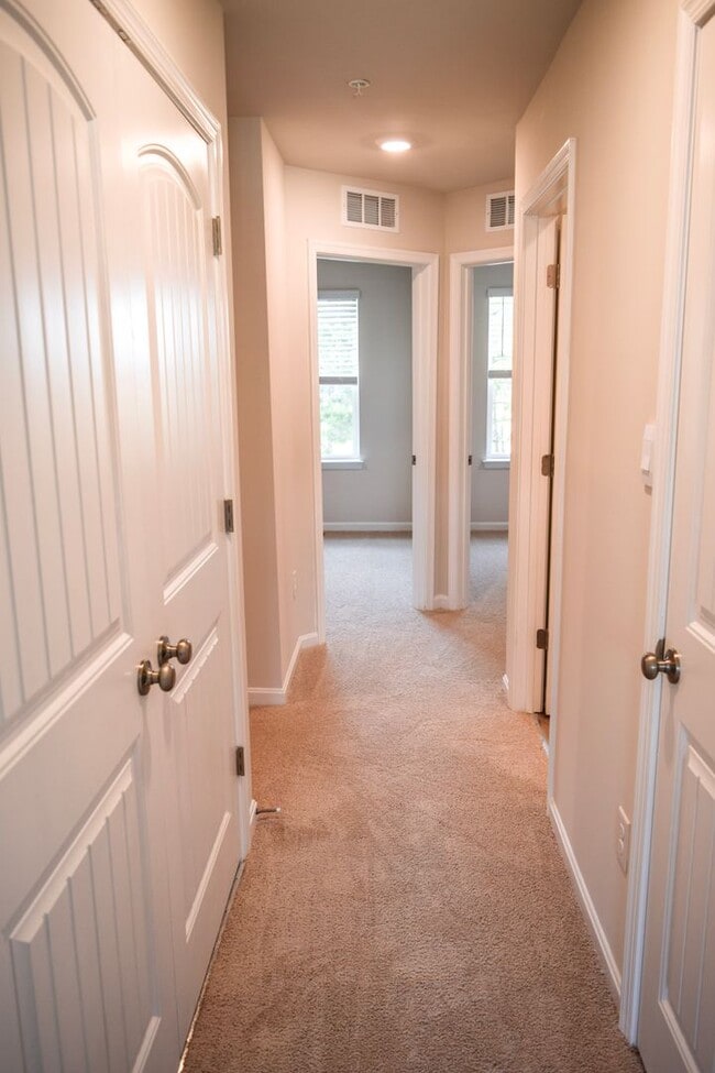 Building Photo - Stunning Brand New End Townhome