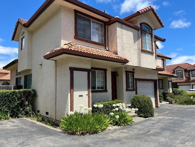 Building Photo - 12 Monterey Ct