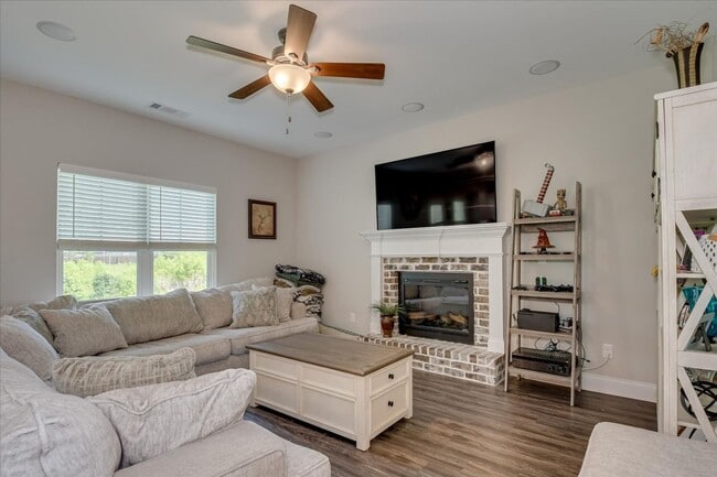 Building Photo - 108 Adelle Ct