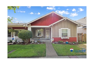 Building Photo - MOVE IN READY! 2 bed, 2 bath townhouse. No...