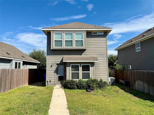 Building Photo - 4709 Giordano Dr