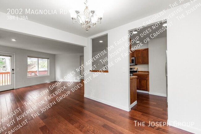 Building Photo - 2002 Magnolia Rd