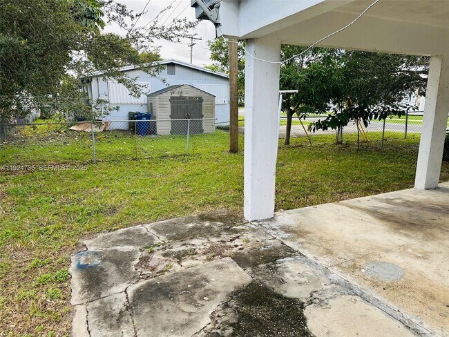 Building Photo - 521 SW 9th St