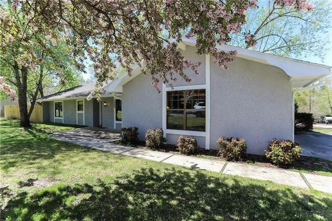 Building Photo - 1005 Robin Haven Dr