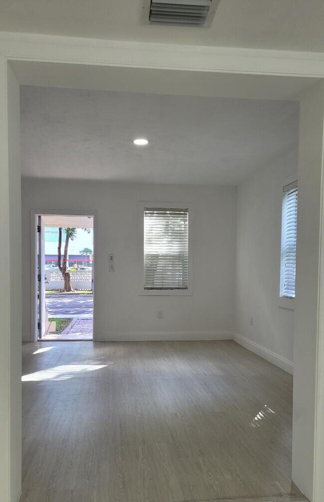 Building Photo - 4245 SW 7th St