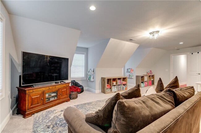 Building Photo - 142 Ferreira Ave