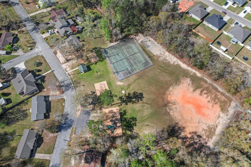 Building Photo - 202 Peartree Cir