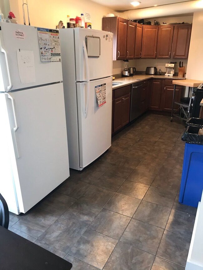 Building Photo - 947