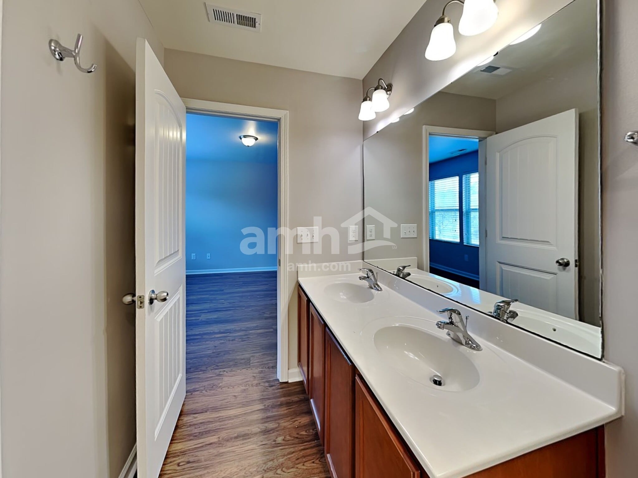 Building Photo - 4489 Middletown Dr