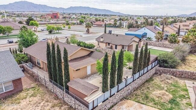 Building Photo - 5733 Saplinas Rd