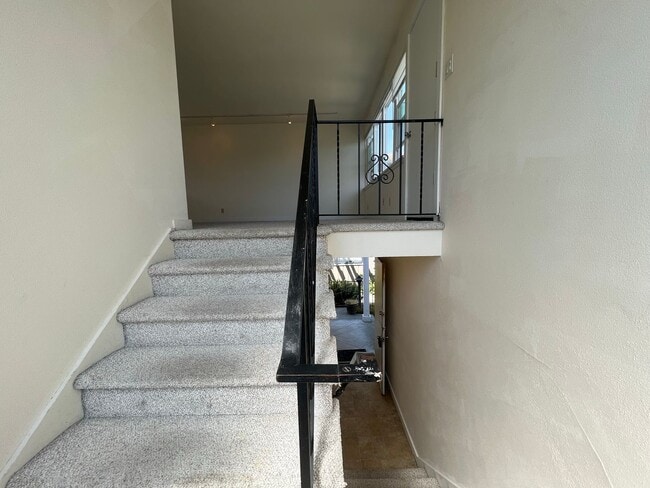 Building Photo - Bright & Spacious One-Bedroom Overlooking Lake Washington!