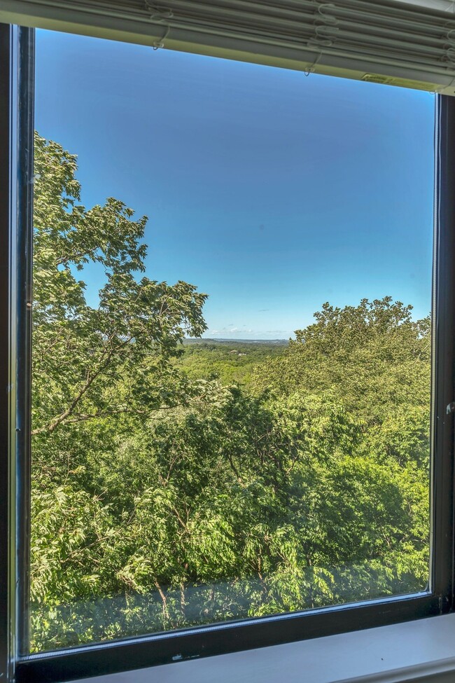 Building Photo - 6666 Brookmont Terrace