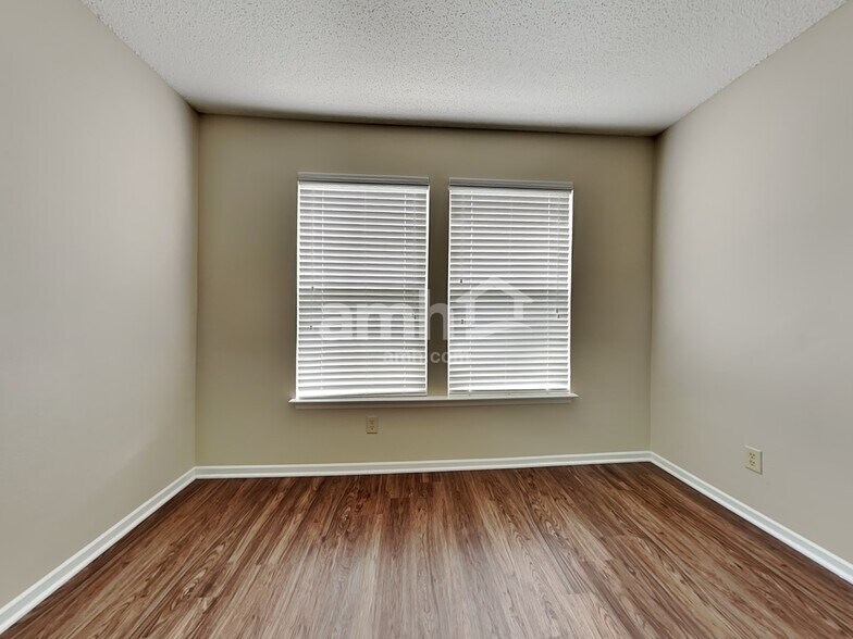 Building Photo - 10460 Buckshire Ln