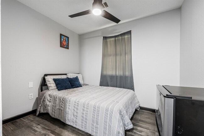 Building Photo - 541 Trails End Dr