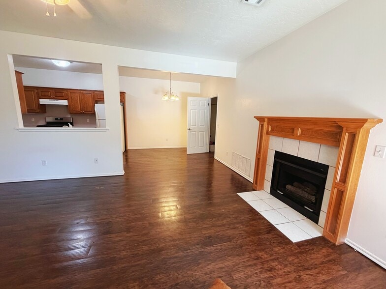 living room - 5320 W 7th Ave