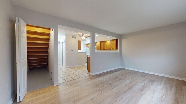 Building Photo - Elyria - updated 3 bed/1 bath townhouses for rent!