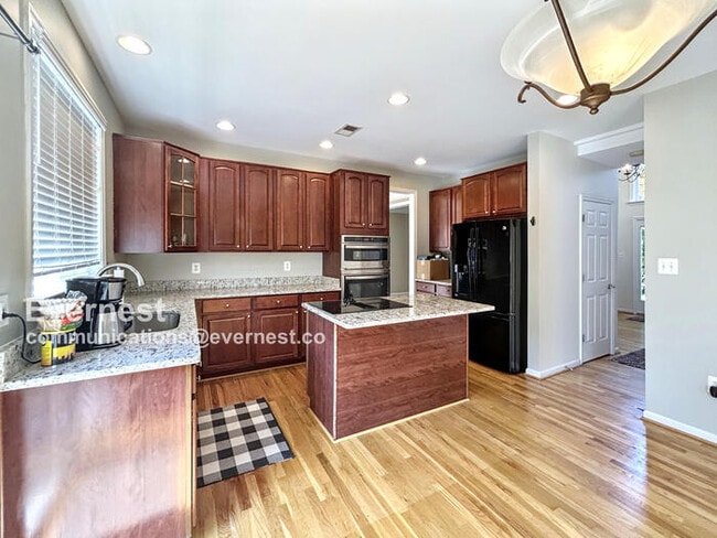 Building Photo - 94 Twin Hill Ln