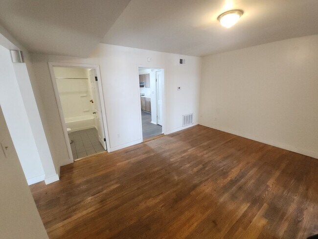 Building Photo - 111 Upton St