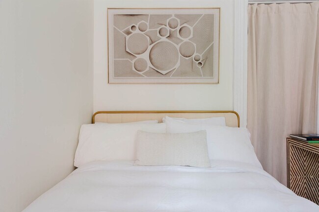 Building Photo - 364 6th Ave