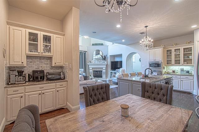 Building Photo - 7039 Comal Dr