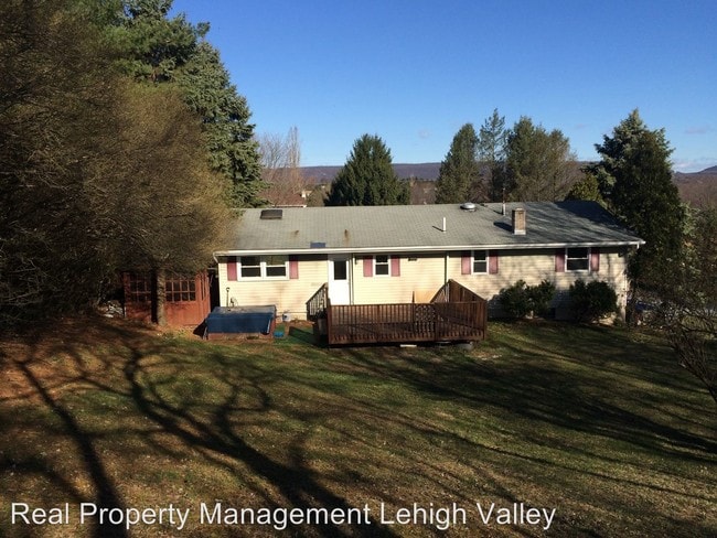 Building Photo - 530 Briar Rd