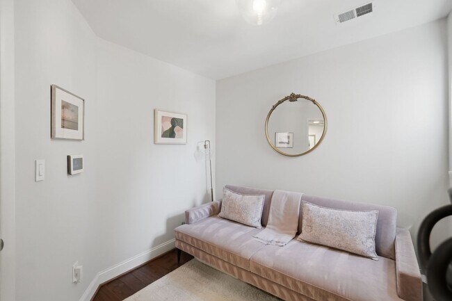Building Photo - U St Condo | 2 Bed | 1.5 Bath | 975 Sf | Offsite Underground Parking Garage Available for Rent