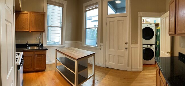 Building Photo - 2180 Sutter St