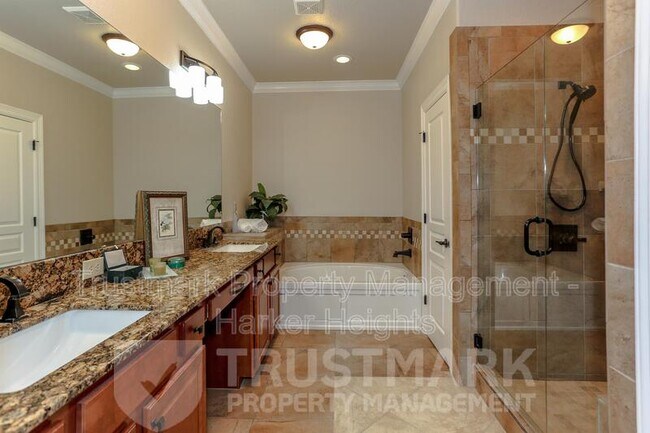 Building Photo - 3104 Sabine Cove