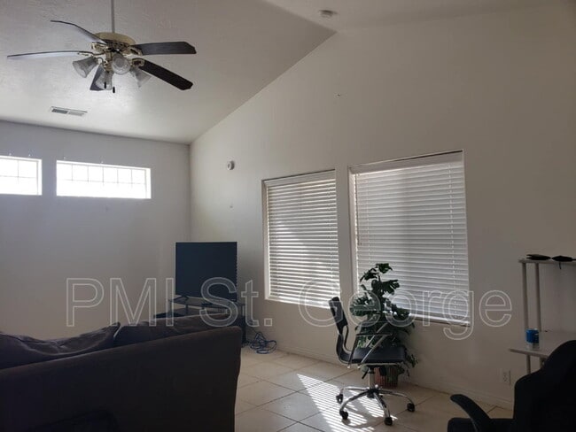 Building Photo - 288 Diagonal St