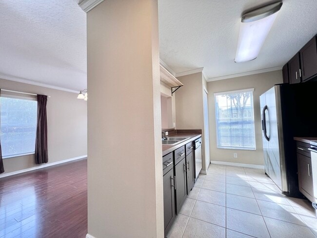 Building Photo - Gorgeous 3-bedroom, 2 1/2-bath End Unit To...