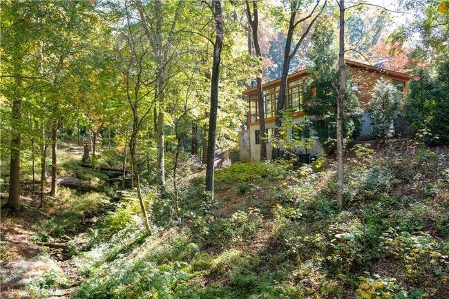 Building Photo - 515 Claire Dr NE