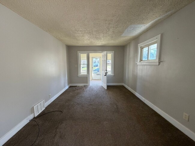 Building Photo - Charming 2-Bedroom Home with Secure Front Porch, Carport & Big Yard in Goodyear Heights