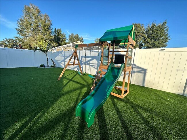 Building Photo - 17410 Woodcrest Way